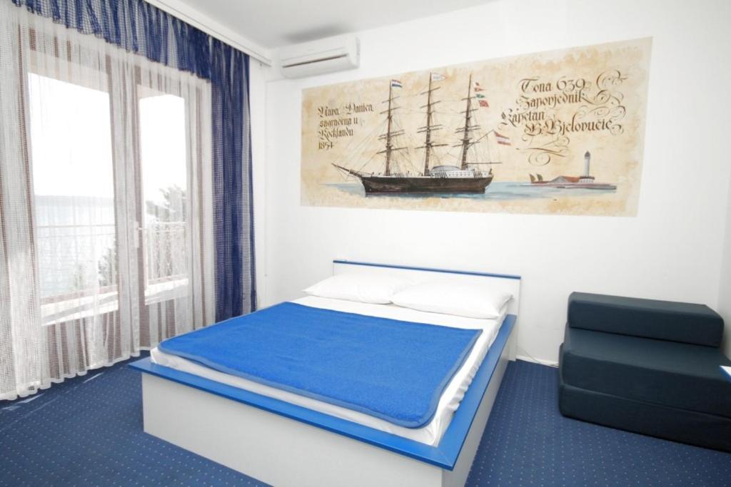 Apartments by the sea Starigrad photo 2