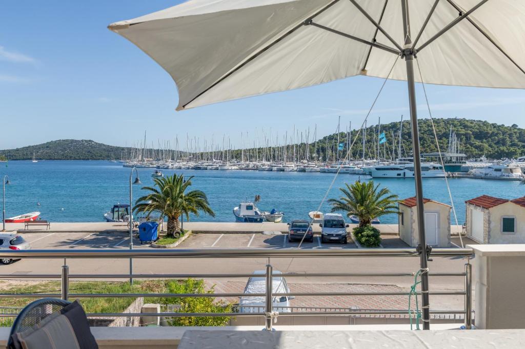 Seafront apartments Marija with terrace and mooring photo 2