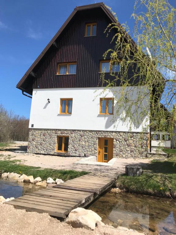 Rustic Inn River photo 3