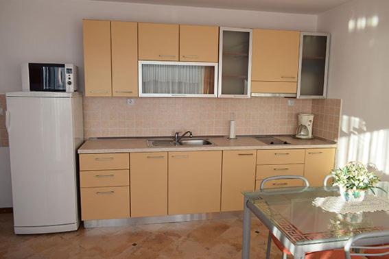 Seaside Serenity Awaits at Apartmani Marija photo 3