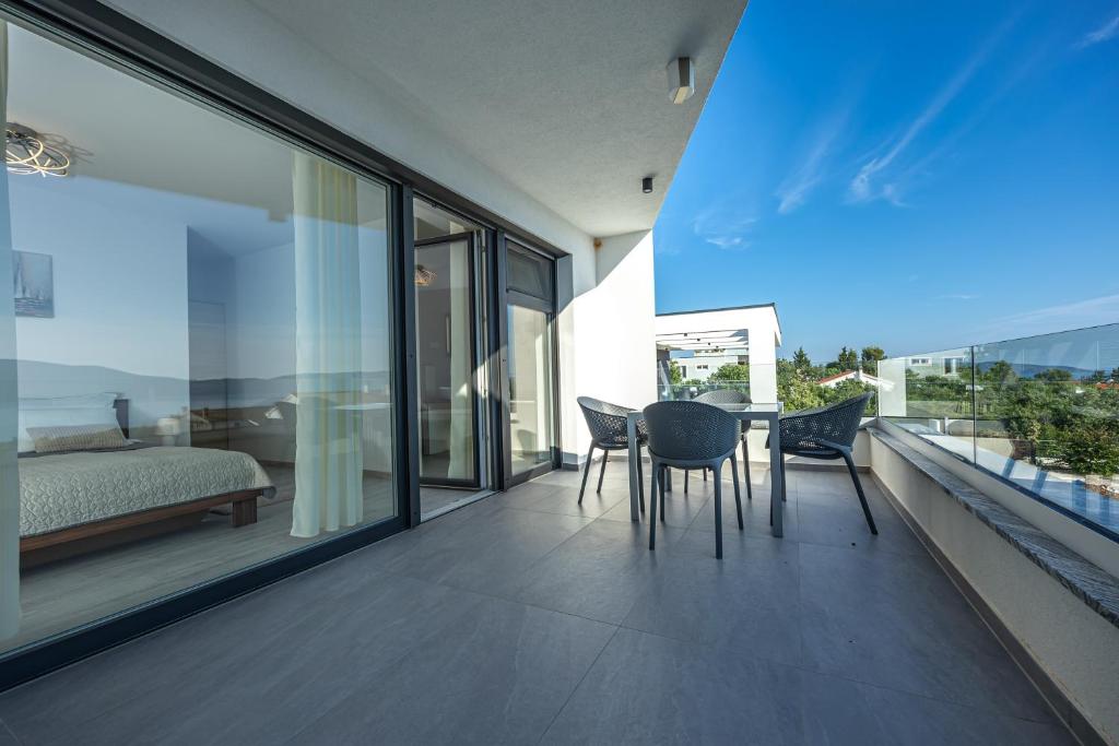Luxury White Sails Villas with a Multi Sport Court and Sea View photo 2
