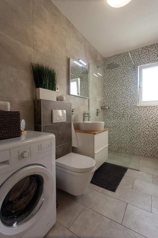 Family-friendly apartments with swimming pool Businci photo 3