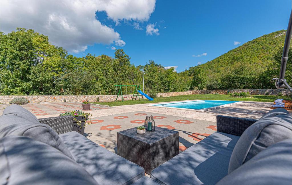 Stunning Home In Knin photo 2