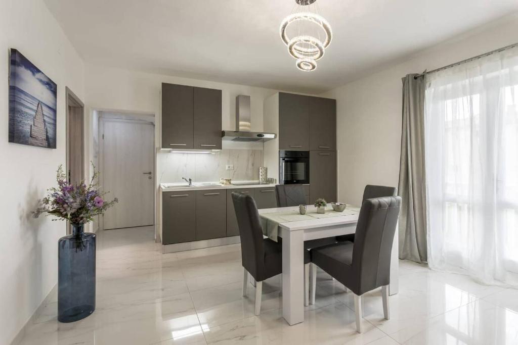 Royal Silver Apartment — photo 1