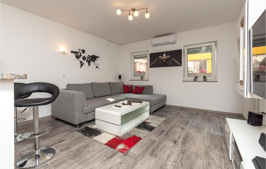 Nice Apartment In Pula With Wifi — photo 1