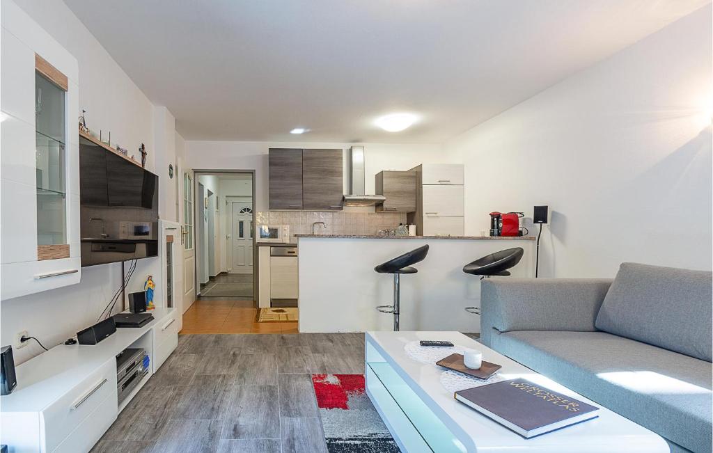 Nice Apartment In Pula With Wifi photo 2