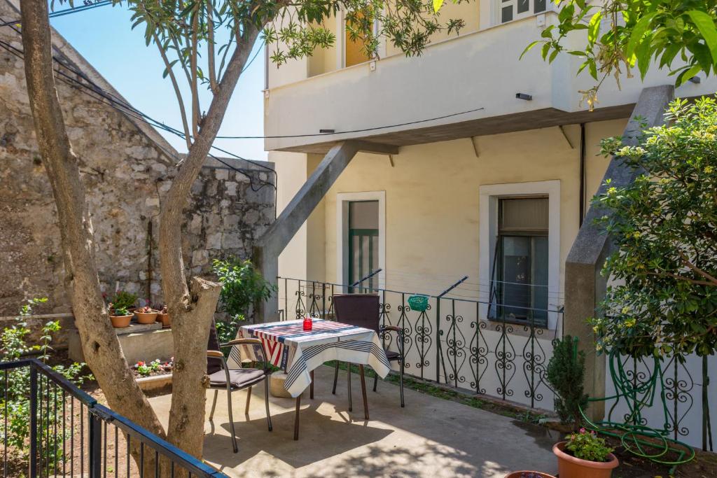Sunny Apartments Mara photo 3