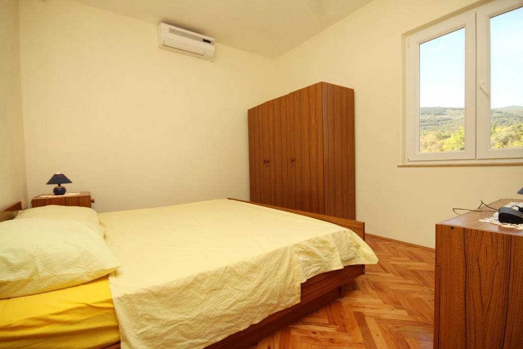 Family-friendly apartments with swimming pool Kneza photo 2