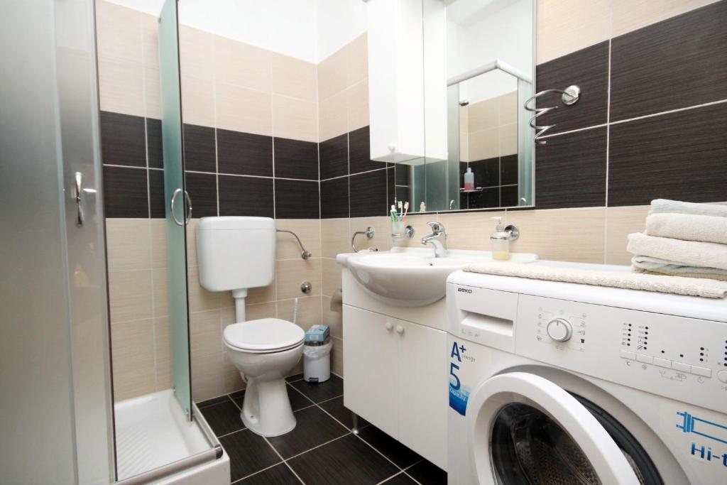 Family-friendly apartments with swimming pool Kneza photo 3