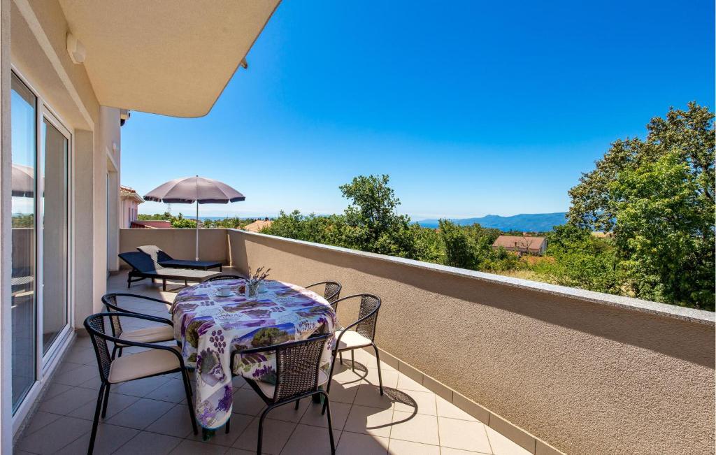 2 Bedroom Lovely Apartment In Viskovo photo 2