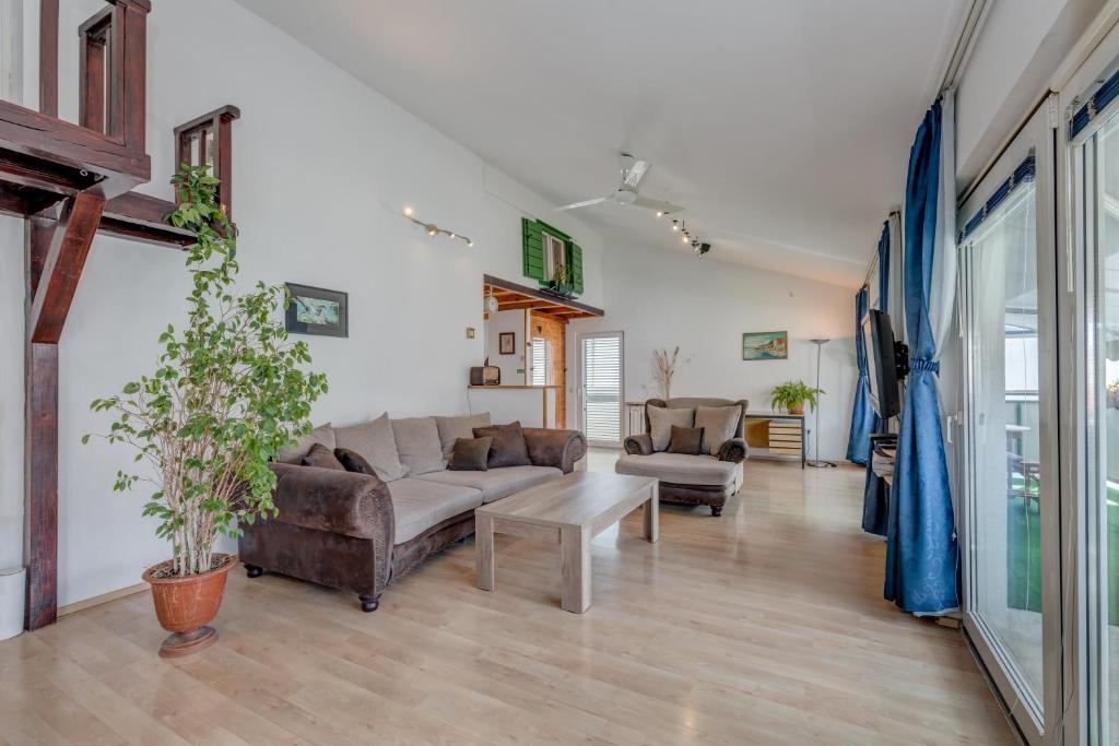 Rustic apartment photo 2