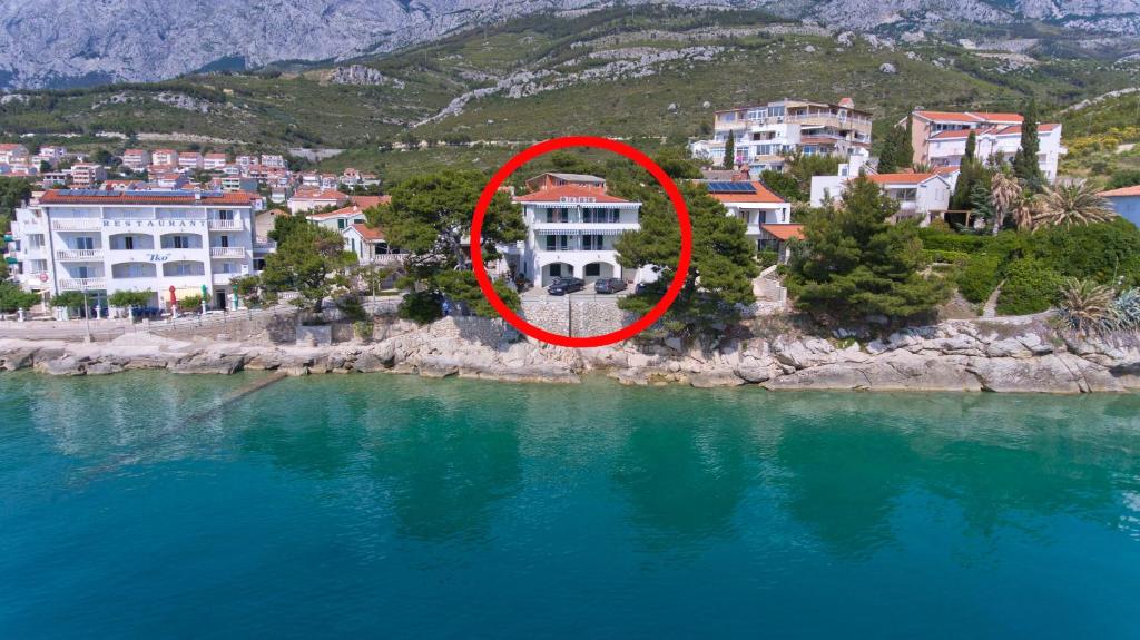 Apartments by the sea Promajna — photo 1
