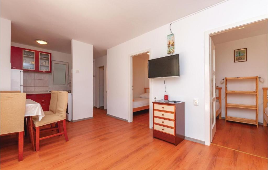Two-Bedroom Apartment In Jadrija photo 3