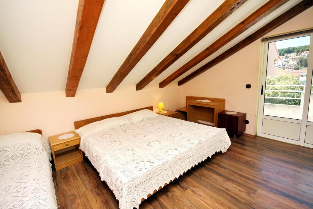Apartments and rooms by the sea Jelsa photo 2