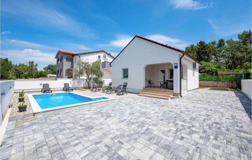 Nice Home In Peroj photo 2