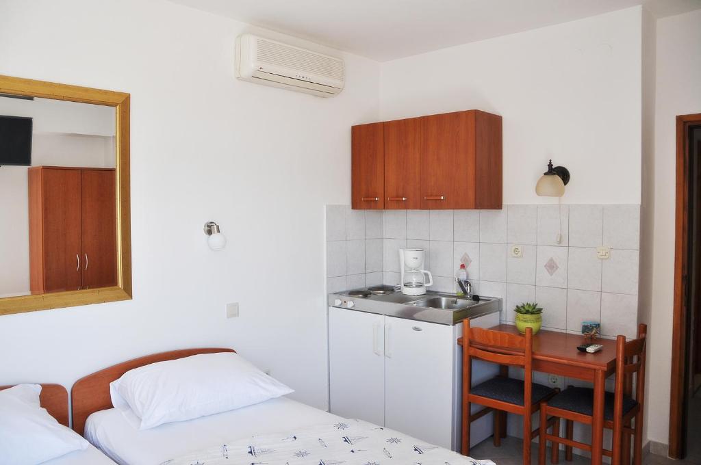 Sunrise Studio Apartments 3 photo 3