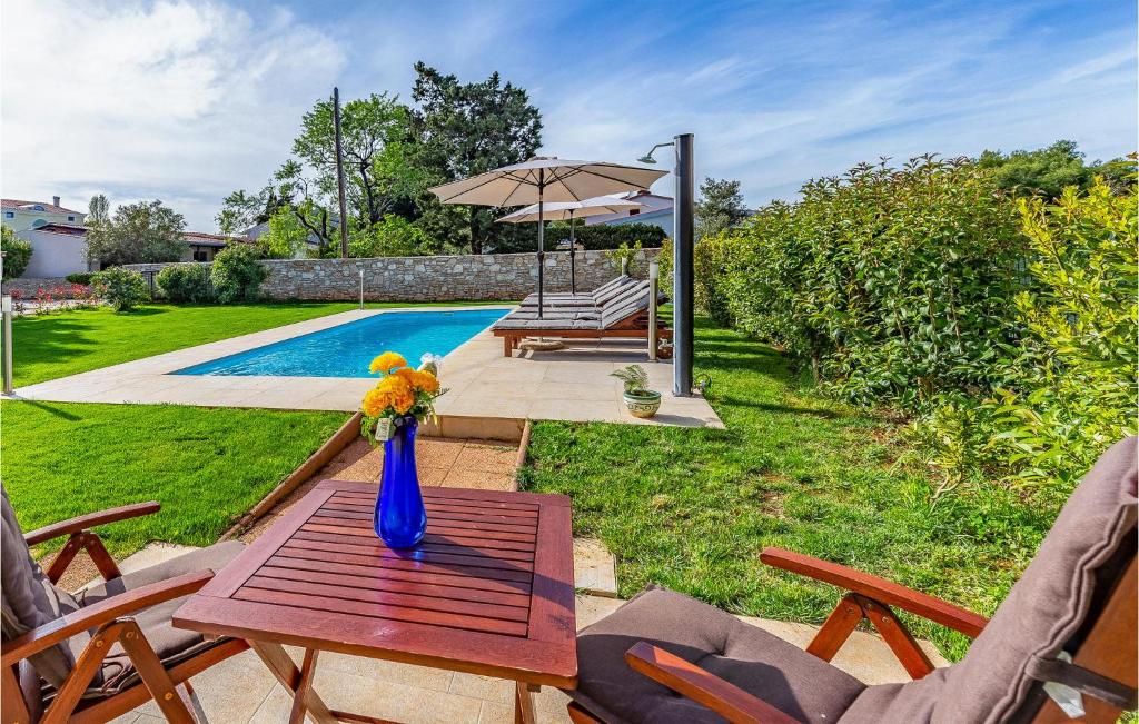 Three-Bedroom Holiday Home In Premantura — photo 1