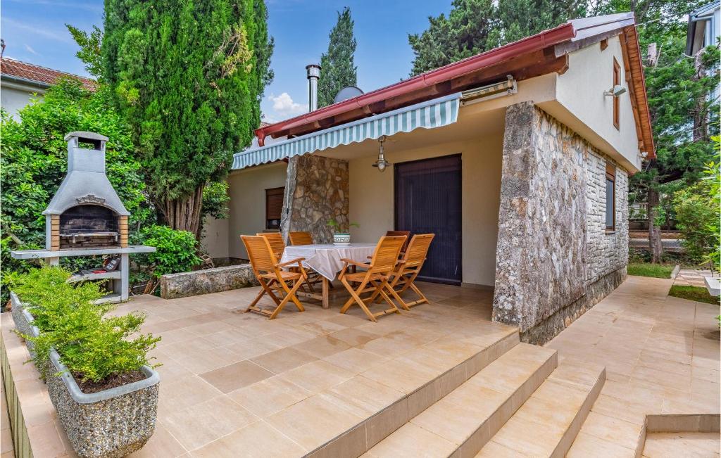 Three-Bedroom Holiday Home In Premantura photo 2