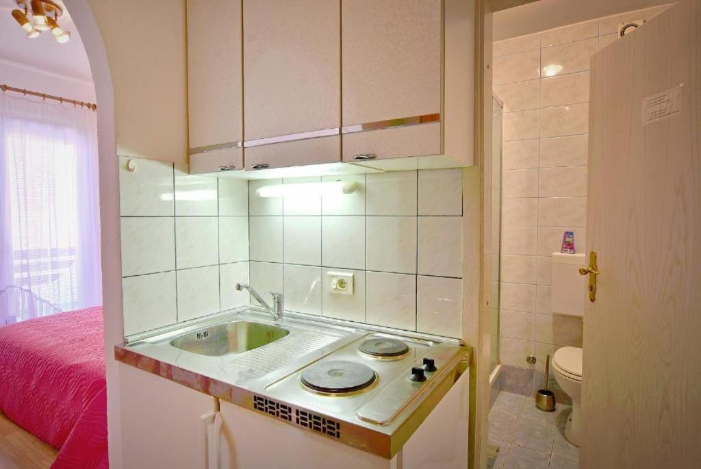 Studio apartment in Porec with balcony photo 3
