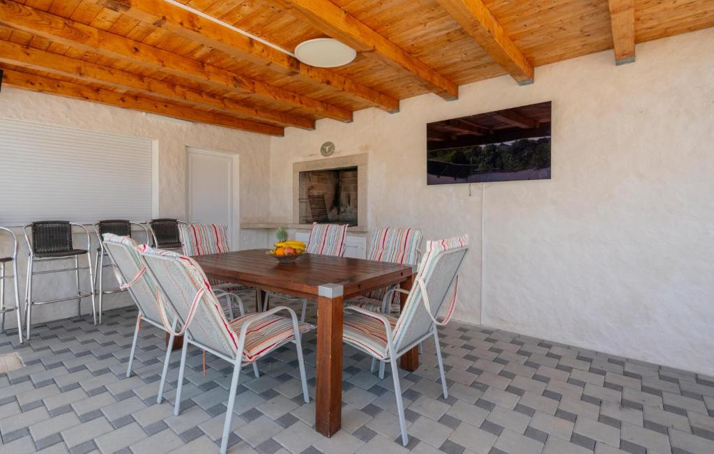 Pet Friendly Home In Pozla Gora With Private Swimming Pool photo 3