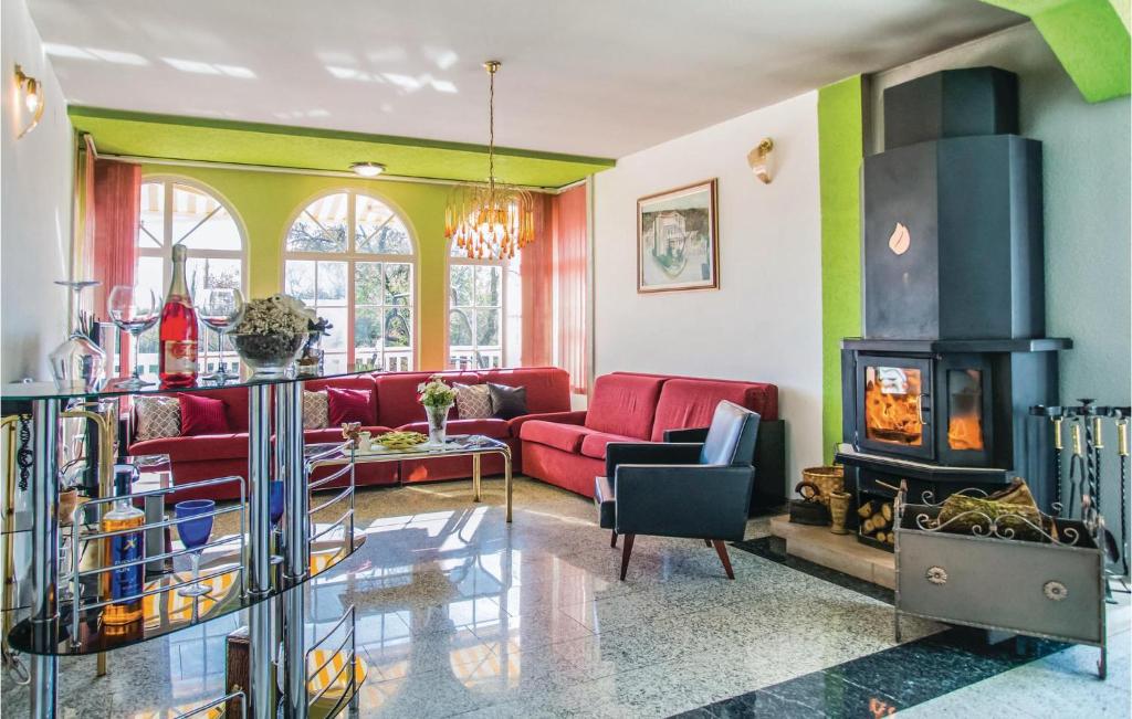 Three-Bedroom Holiday Home In Imotski photo 3