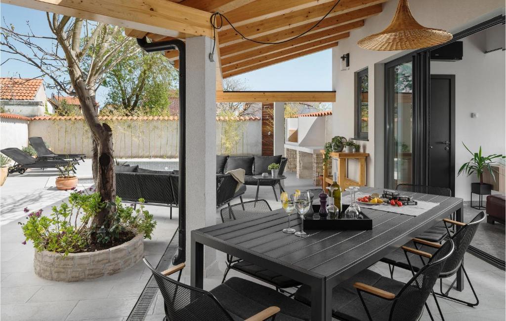 Stunning Home In Medulin With Wifi photo 3