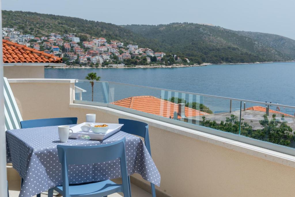 Spacious Modern Apartment Miljak - 1min to the beach — photo 1