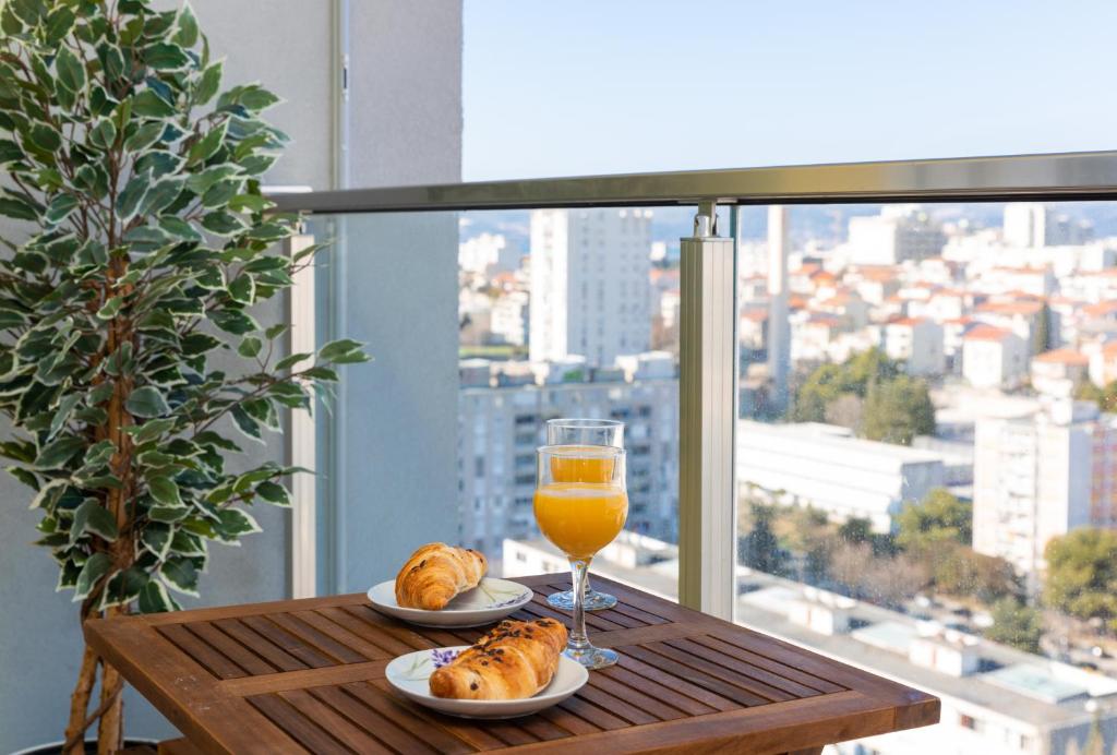 Split Sky Apartment — photo 1