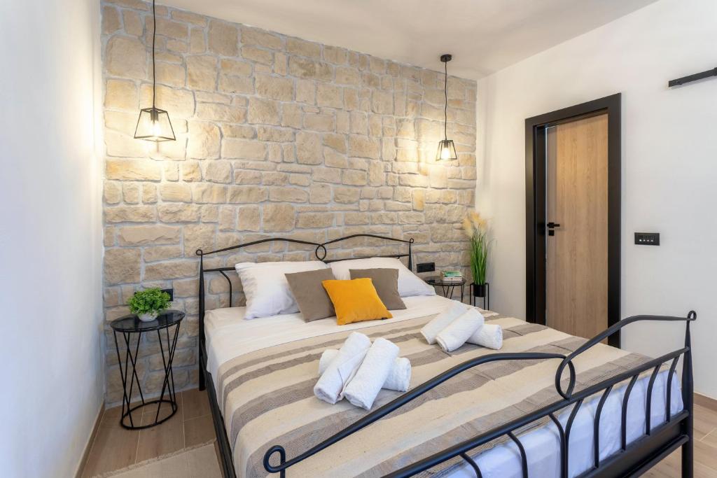 TEONA Luxury Studio Apartment with jacuzzi and terrace sea view photo 2
