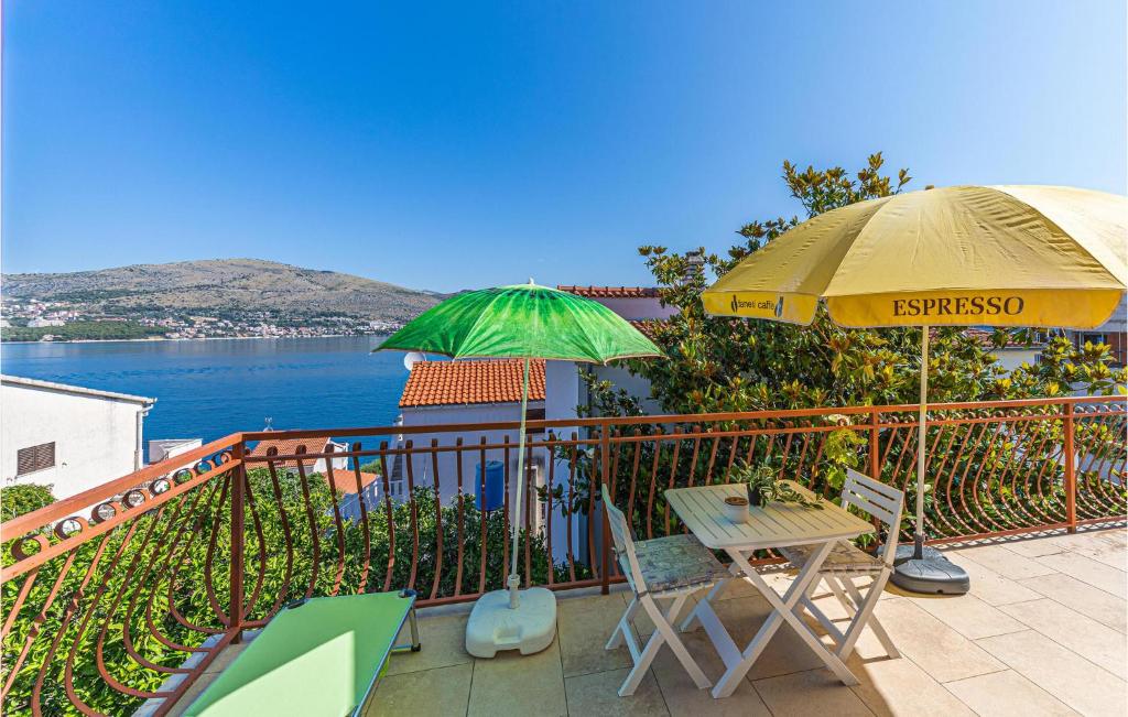 Amazing Apartment In Okrug Donji With Wifi photo 2
