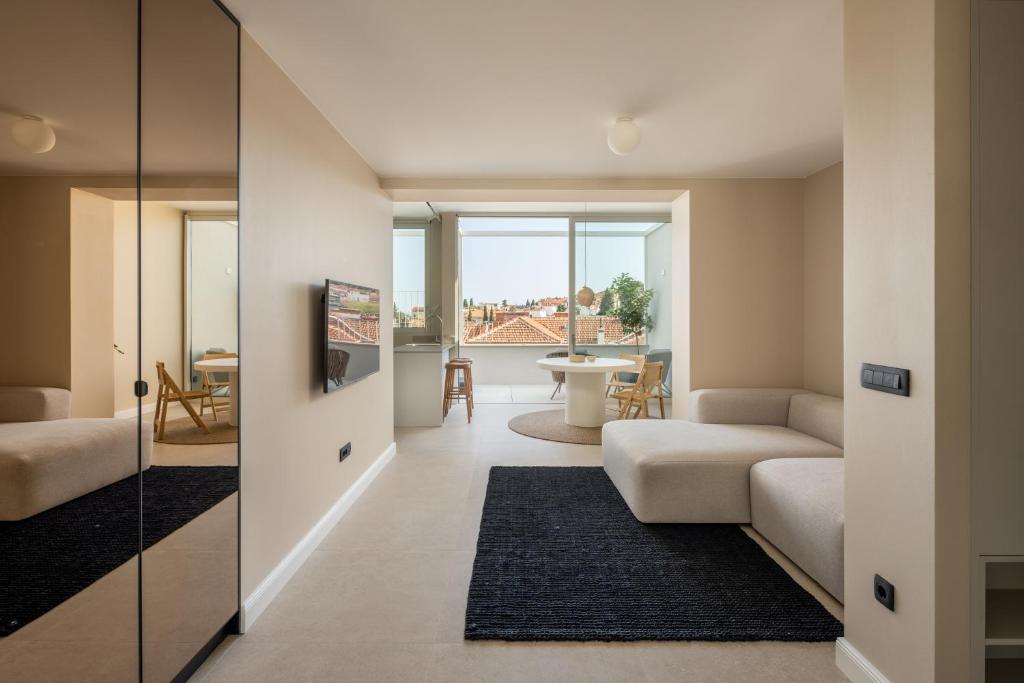 Rooftop Jacuzzi & City View Split Apartment — photo 1
