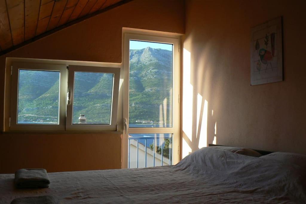 Smiley apartment with a million dollar view photo 2