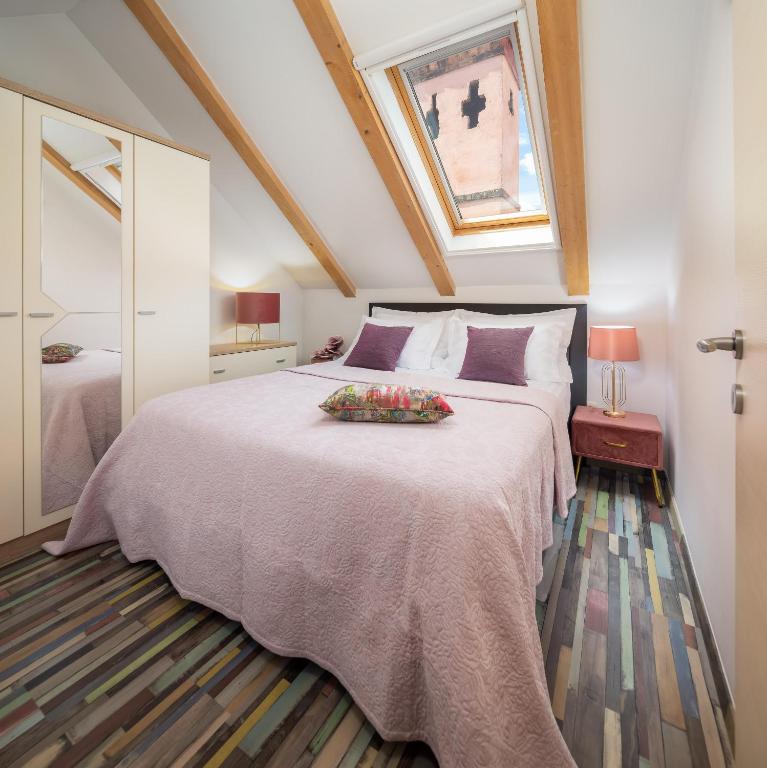 Romantic Attic Apartment photo 2