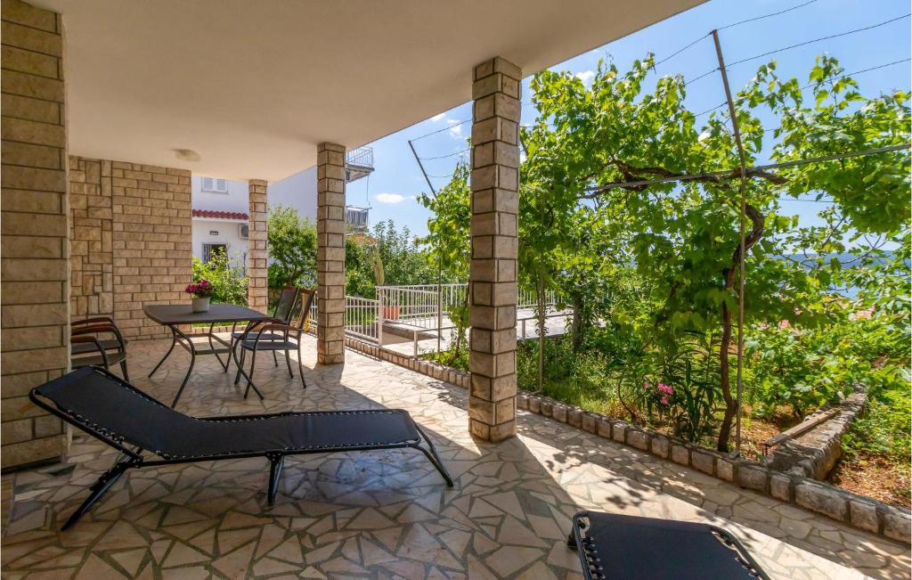 Beautiful Apartment In Dramalj With Wifi — photo 1