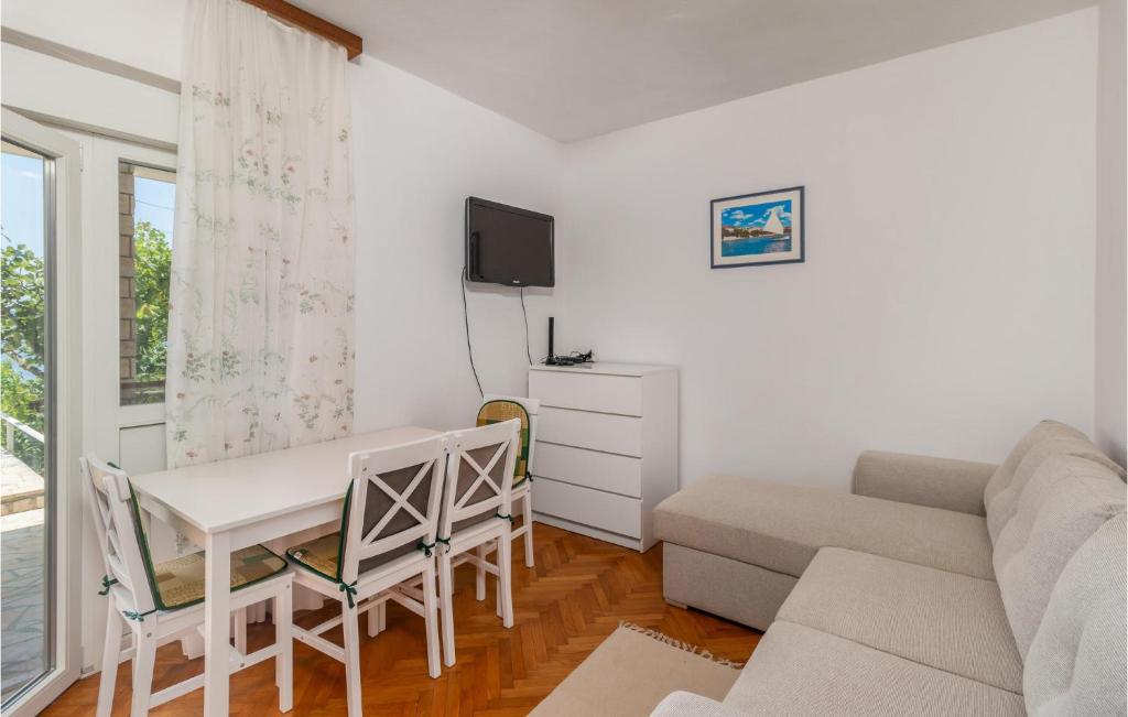 Beautiful Apartment In Dramalj With Wifi photo 3