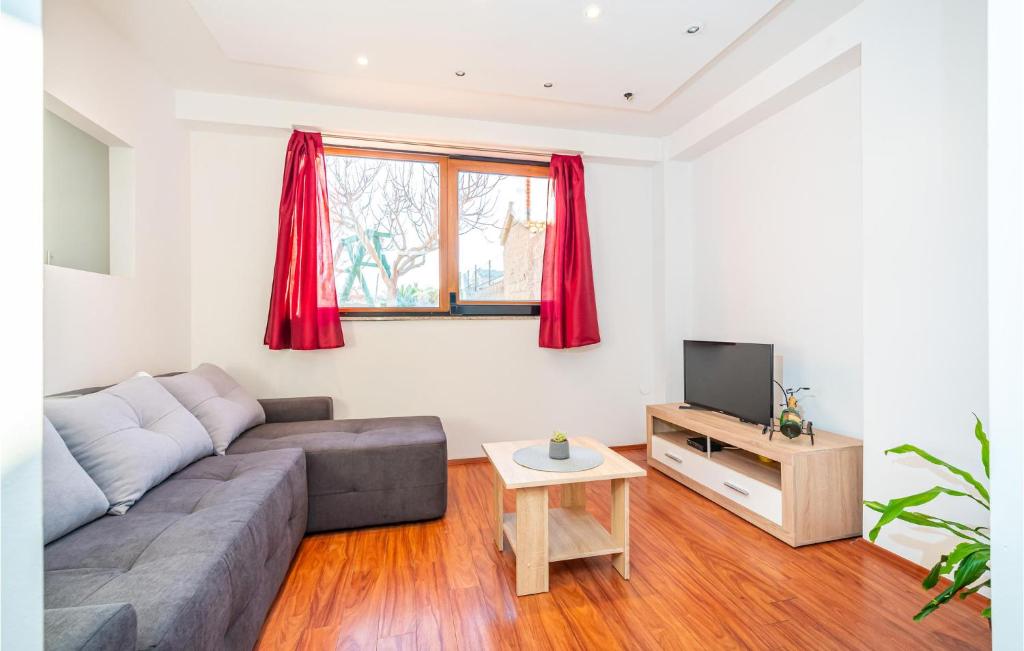 Two-Bedroom Apartment In Razanac photo 3