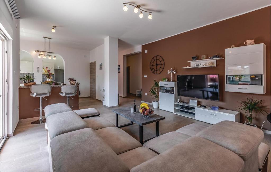 3 Bedroom Awesome Home In Marcana photo 2