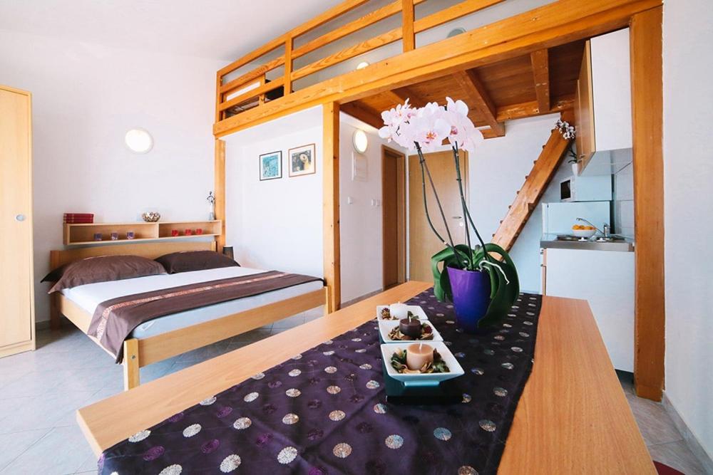 Studio Apartment in Duce with Sea View photo 2