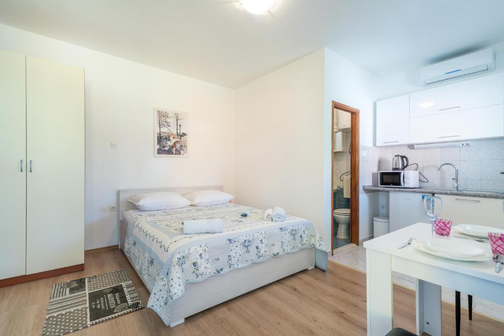 Studio Apartment Coce photo 2
