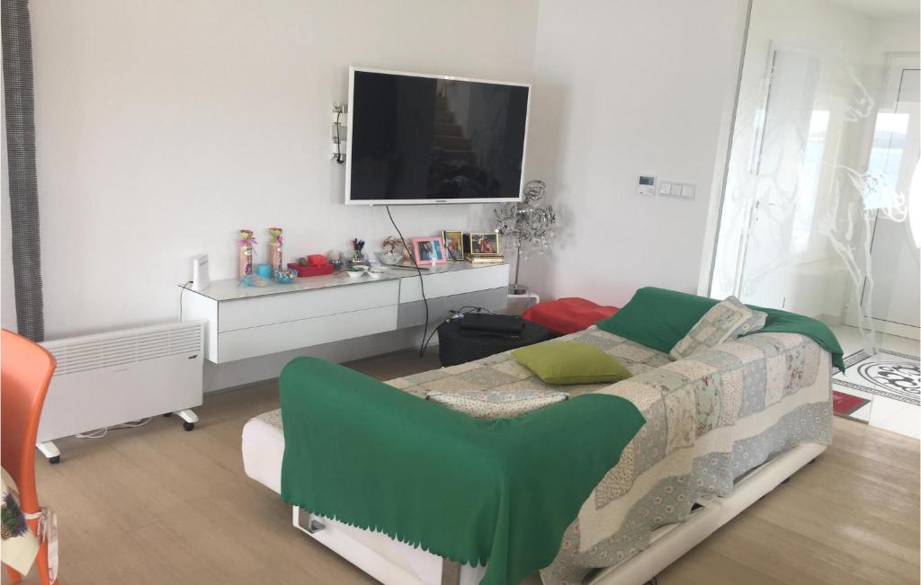 Beautiful Home In Veli Rat With Wifi photo 3