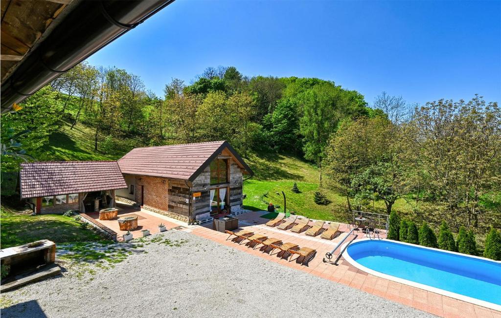 5 Bedroom Awesome Home In Novi Marof photo 2