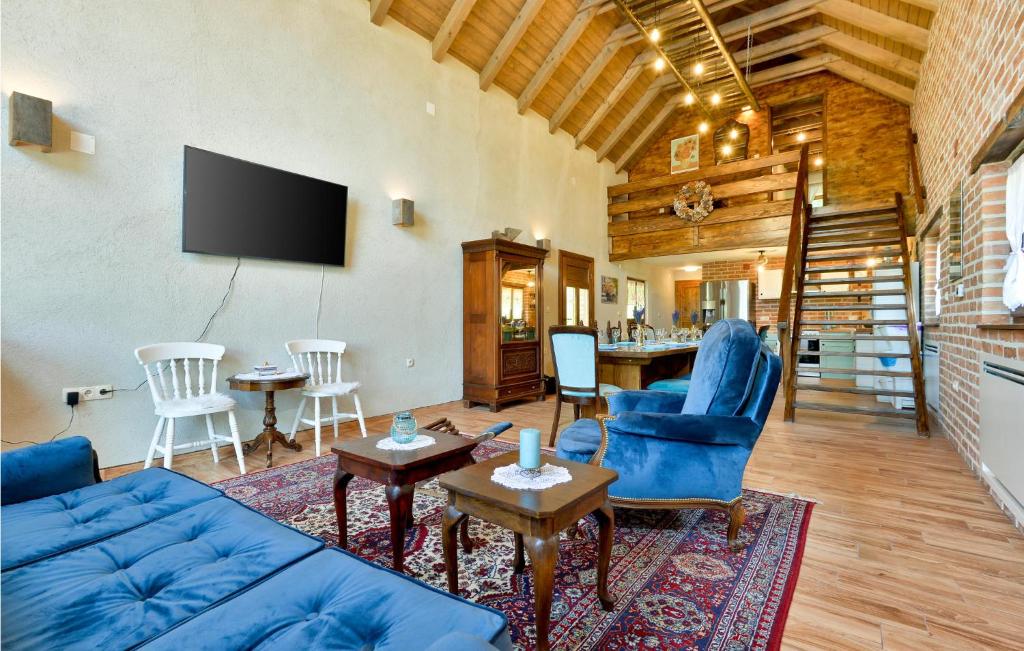 5 Bedroom Awesome Home In Novi Marof photo 3