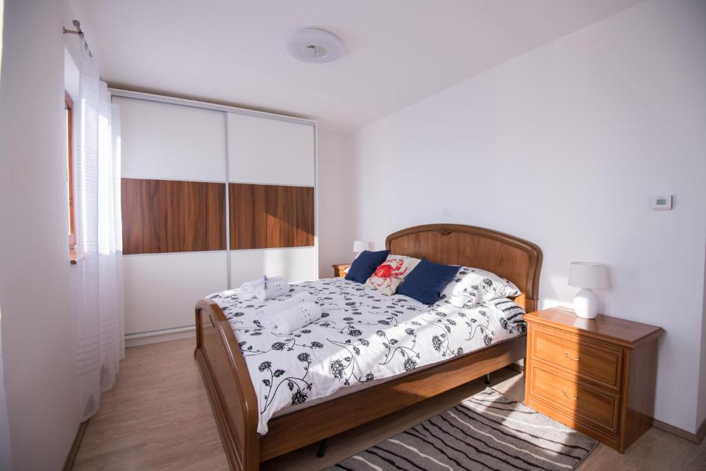 Sunrise Apartments photo 2