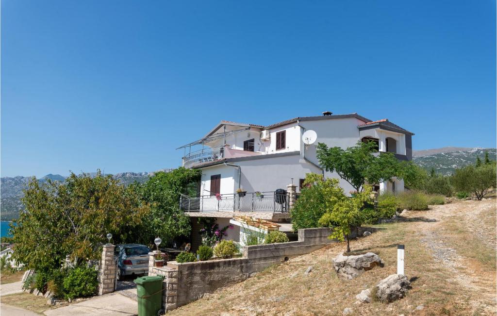 Three-Bedroom Apartment In Rovanjska — photo 1