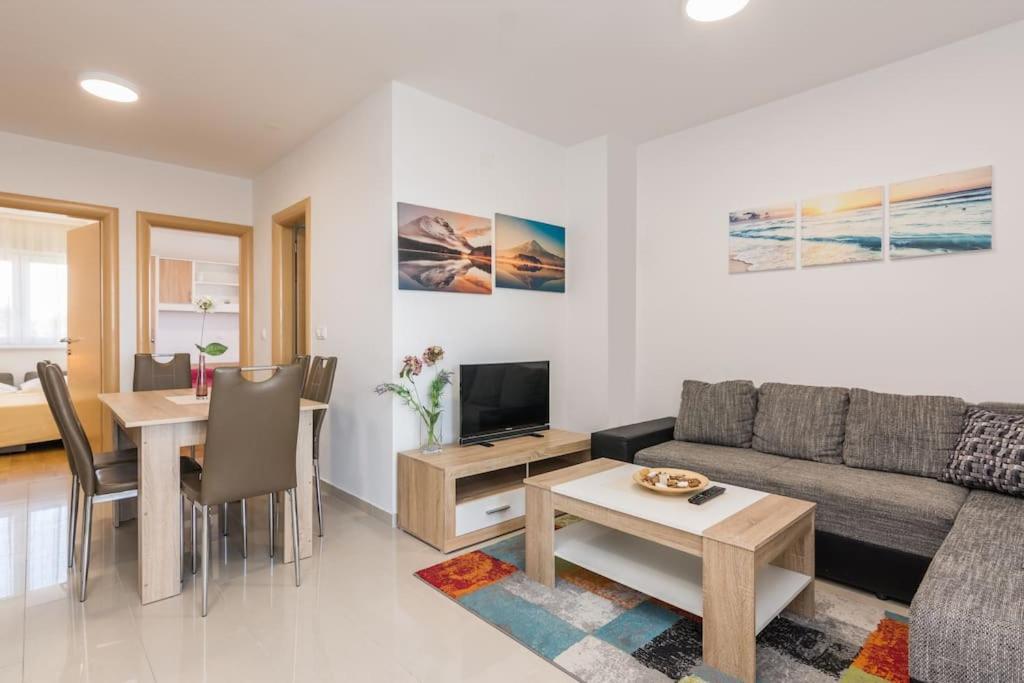 Rogina 2. sea view apartment — photo 1