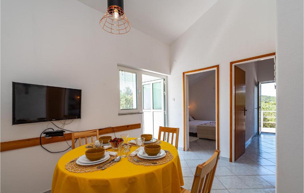 2 Bedroom Amazing Home In Molat photo 3