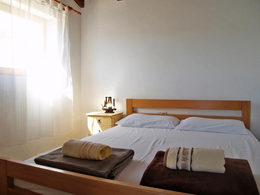 Seaside family friendly house with a swimming pool Cove Ladjin - Landjin photo 2