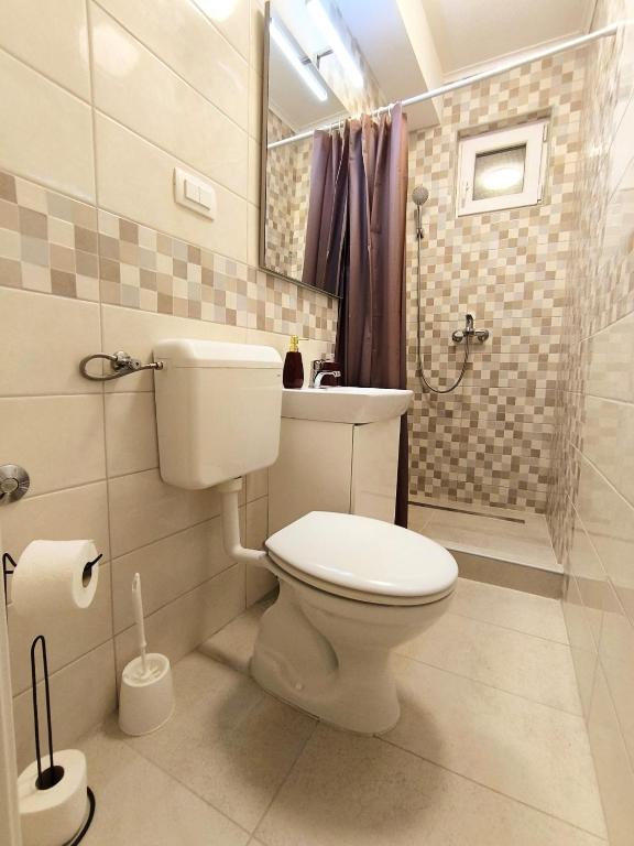 Room 'Šima' with private bathroom and free air-conditioned summer kitchen photo 3