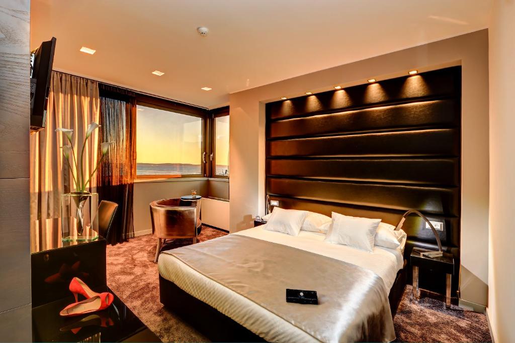 The View Luxury Rooms photo 2