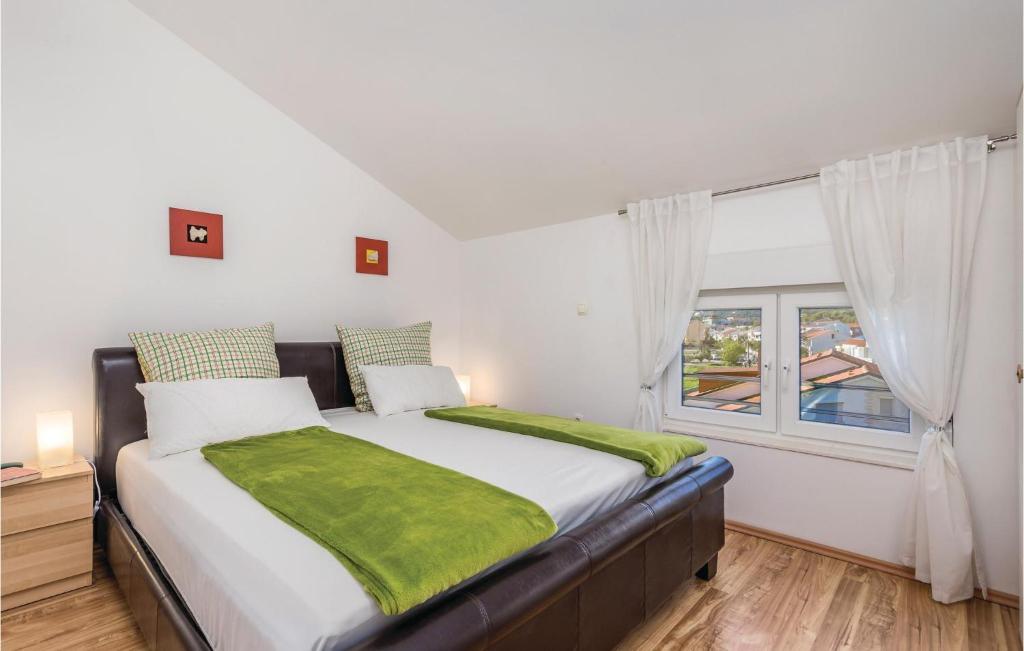 1 Bedroom Lovely Apartment In Palit photo 3